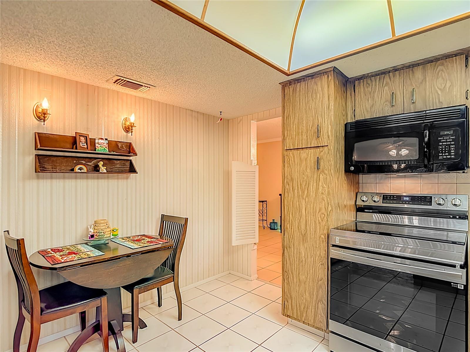 Image 22 of 57 For 12805 Sandburst Lane