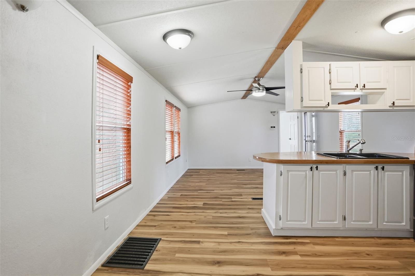 Image 13 of 33 For 18180 Highbury Boulevard