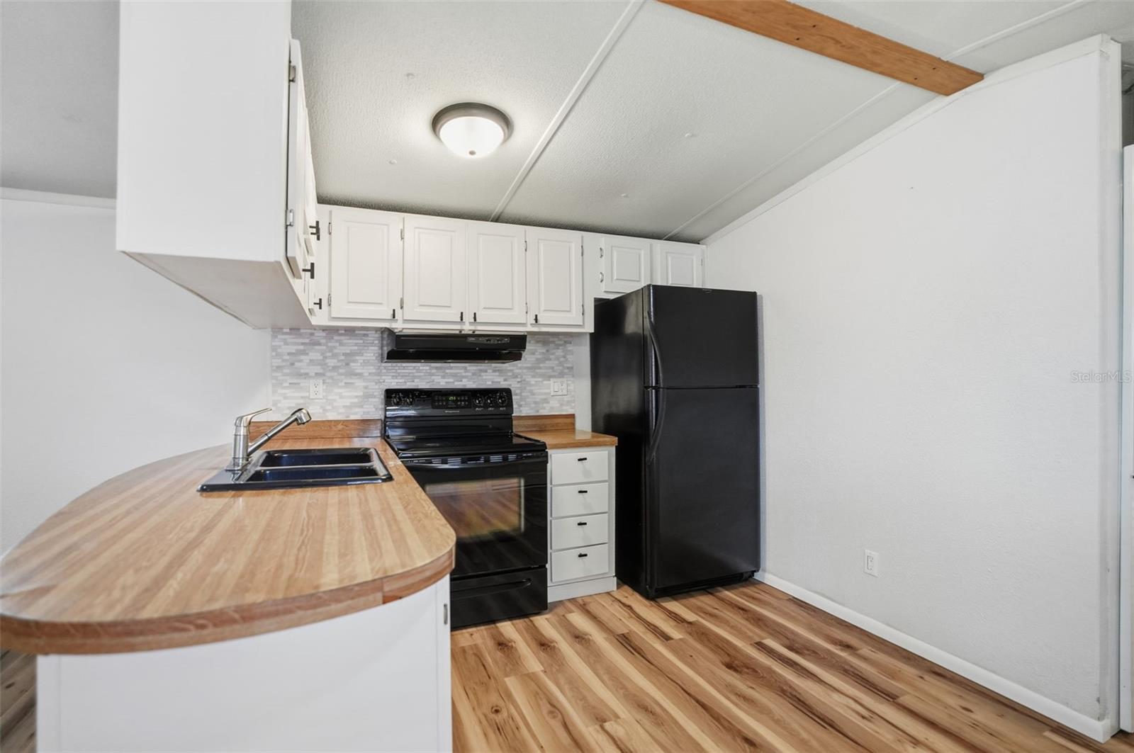 Image 15 of 33 For 18180 Highbury Boulevard