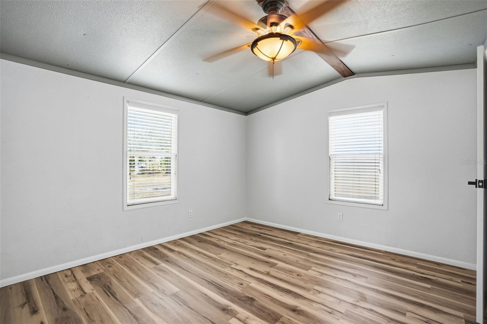 Image 23 of 33 For 18180 Highbury Boulevard