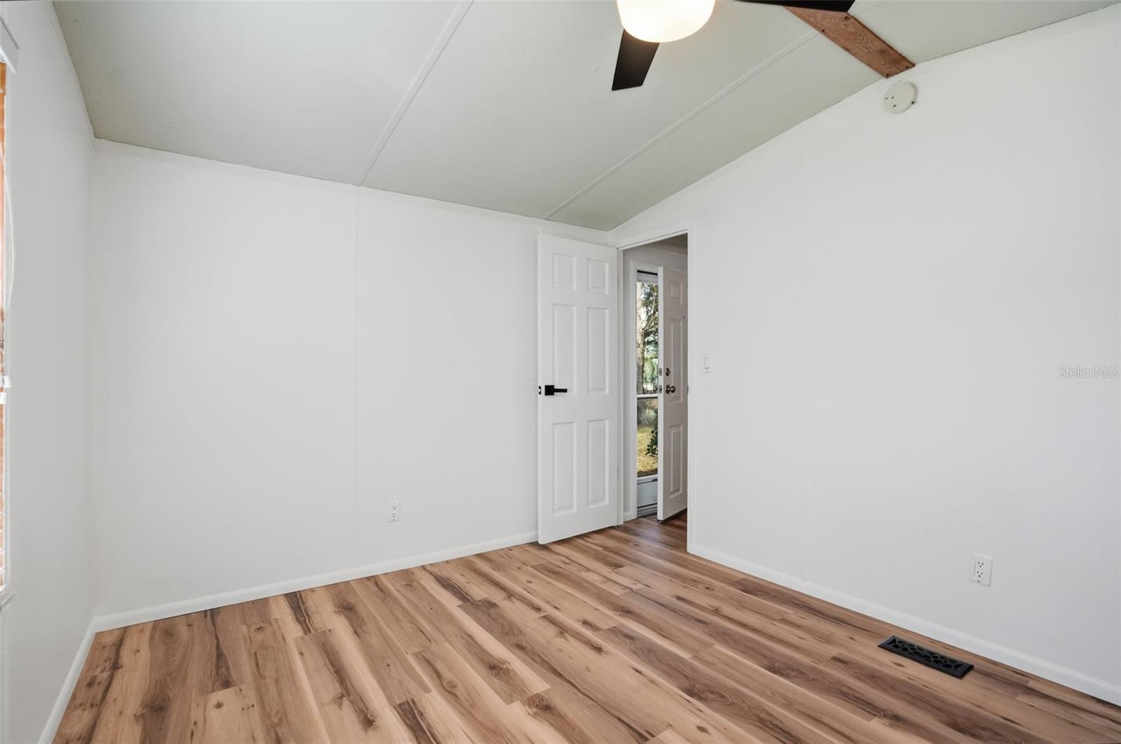 Image 24 of 33 For 18180 Highbury Boulevard