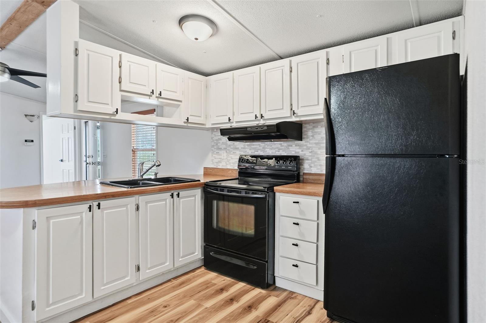 Image 5 of 33 For 18180 Highbury Boulevard