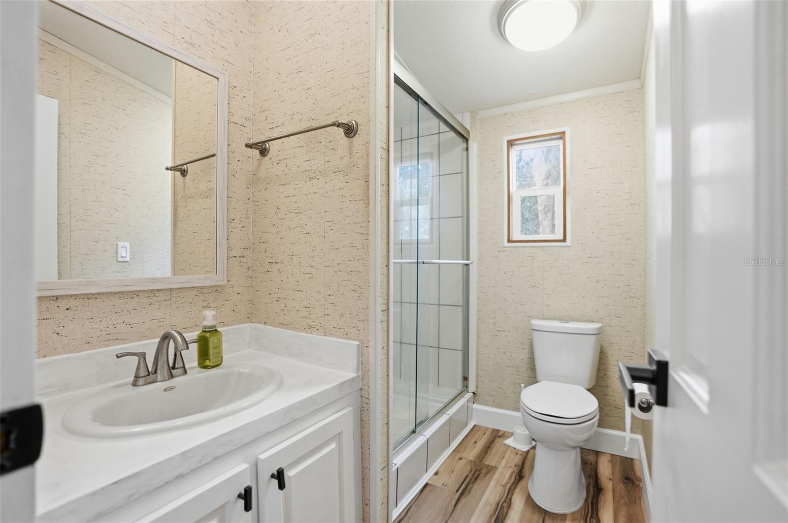 Image 7 of 33 For 18180 Highbury Boulevard