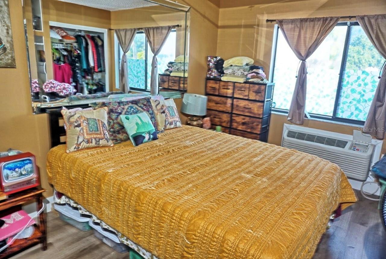 Image 3 of 28 For 1865 Mazo Manor J5