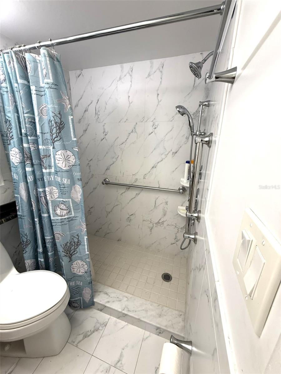 Image 15 of 22 For 5111 Amulet Drive 208