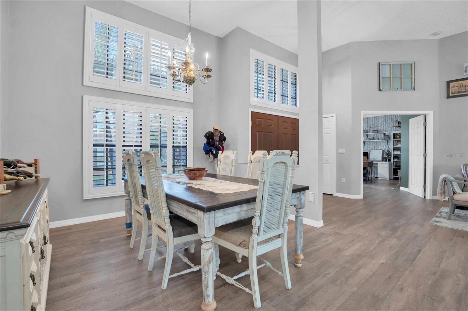 Image 10 of 53 For 4814 Yellowstone Drive