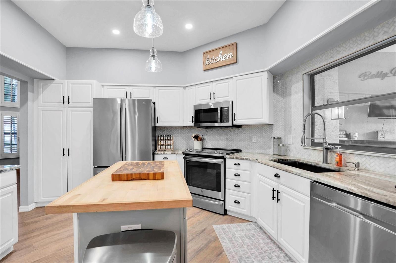 Image 13 of 53 For 4814 Yellowstone Drive