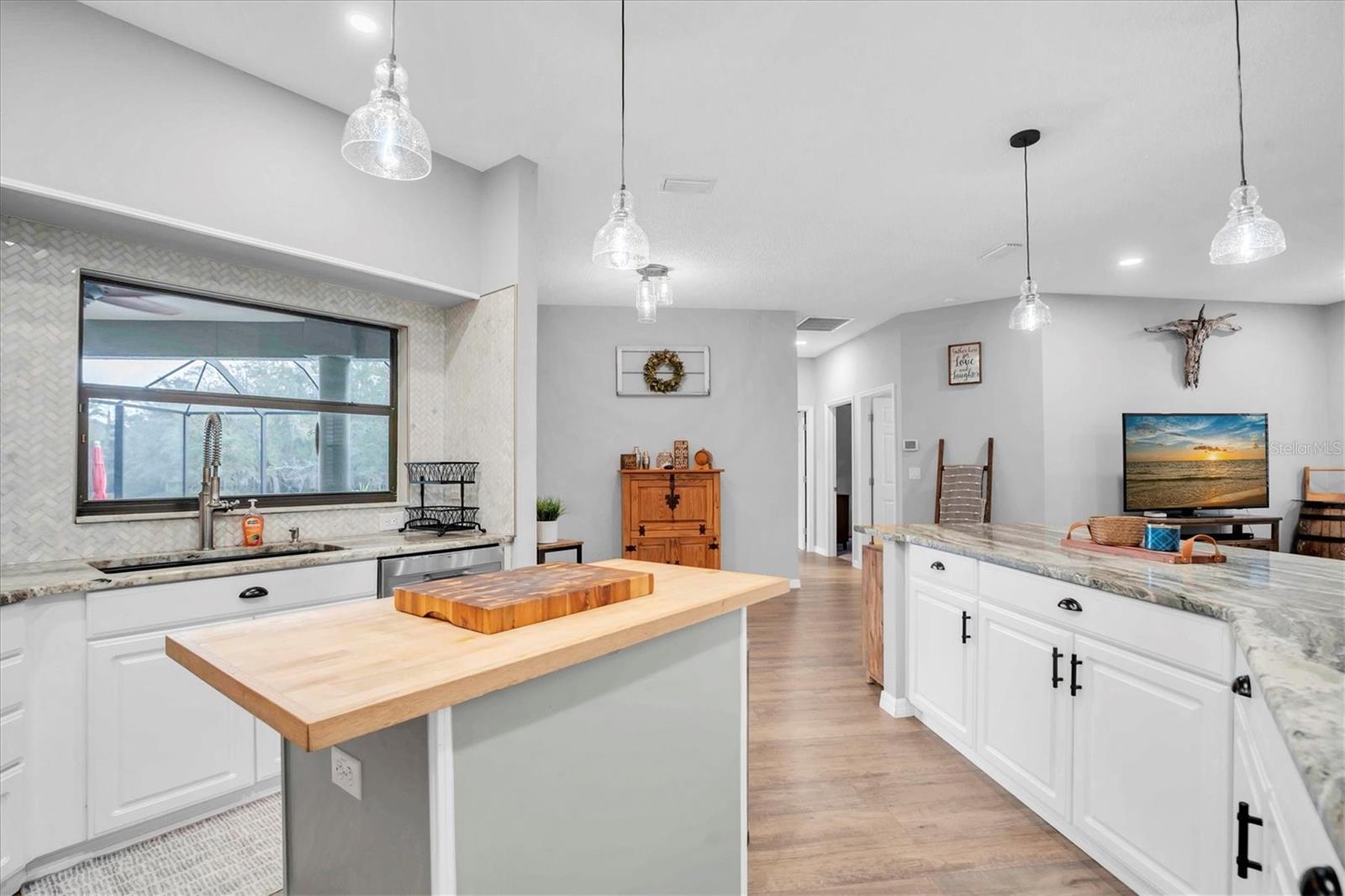 Image 14 of 53 For 4814 Yellowstone Drive