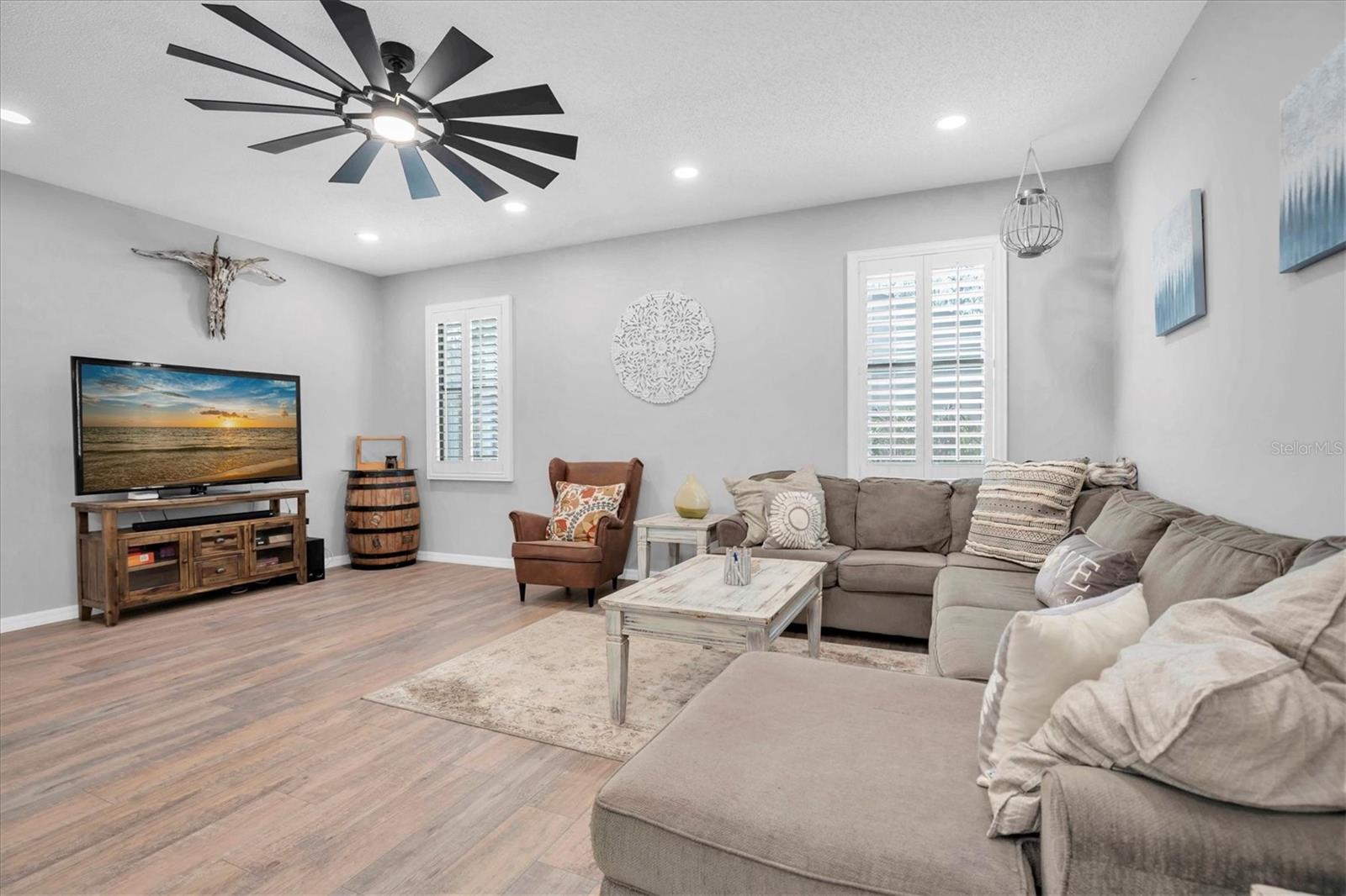 Image 16 of 53 For 4814 Yellowstone Drive