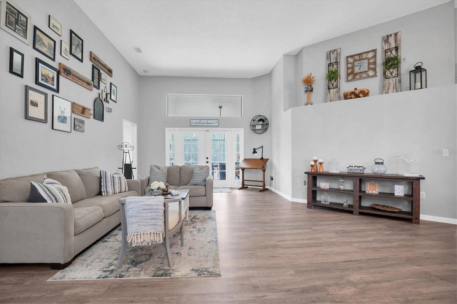 Image 8 of 53 For 4814 Yellowstone Drive