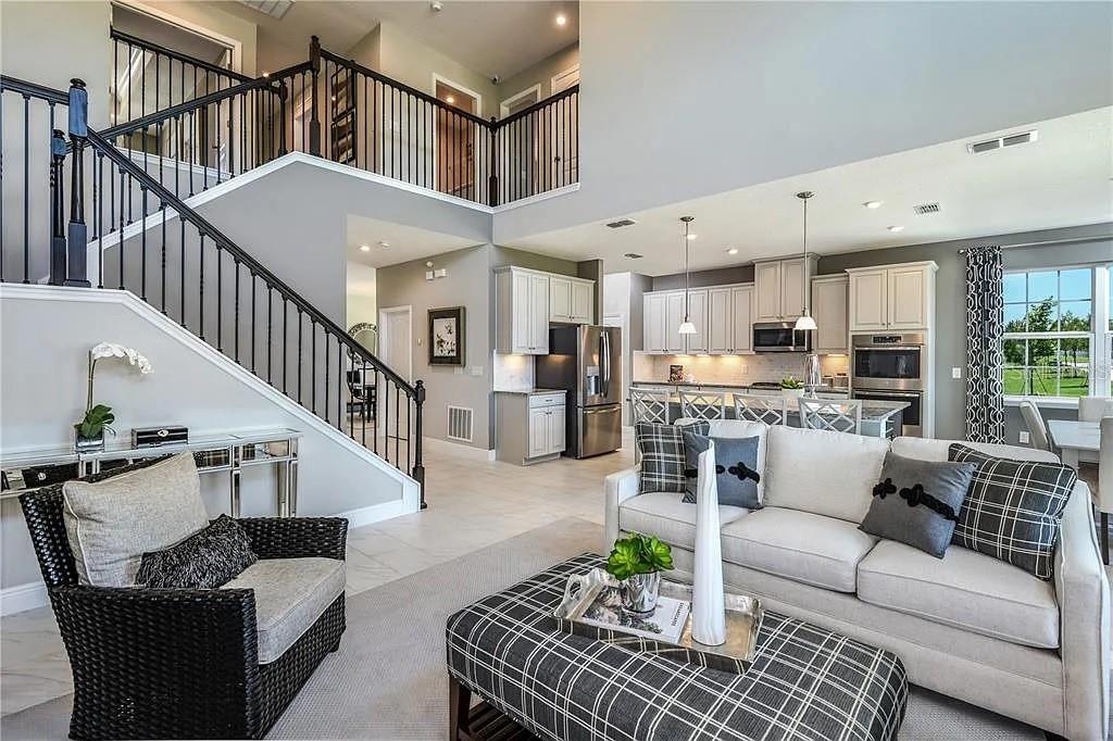 Image 4 of 21 For 3796 Isle Royal Place