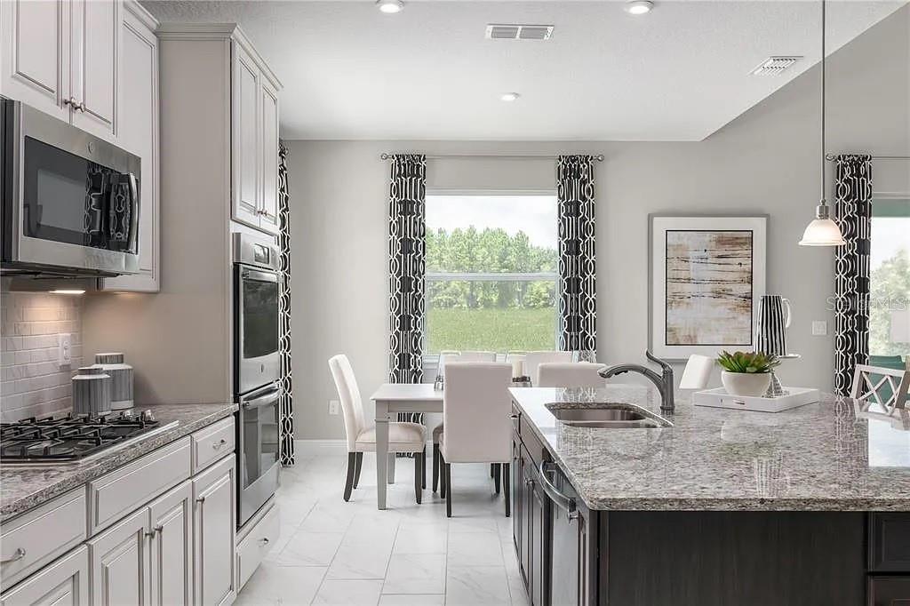 Image 5 of 21 For 3796 Isle Royal Place