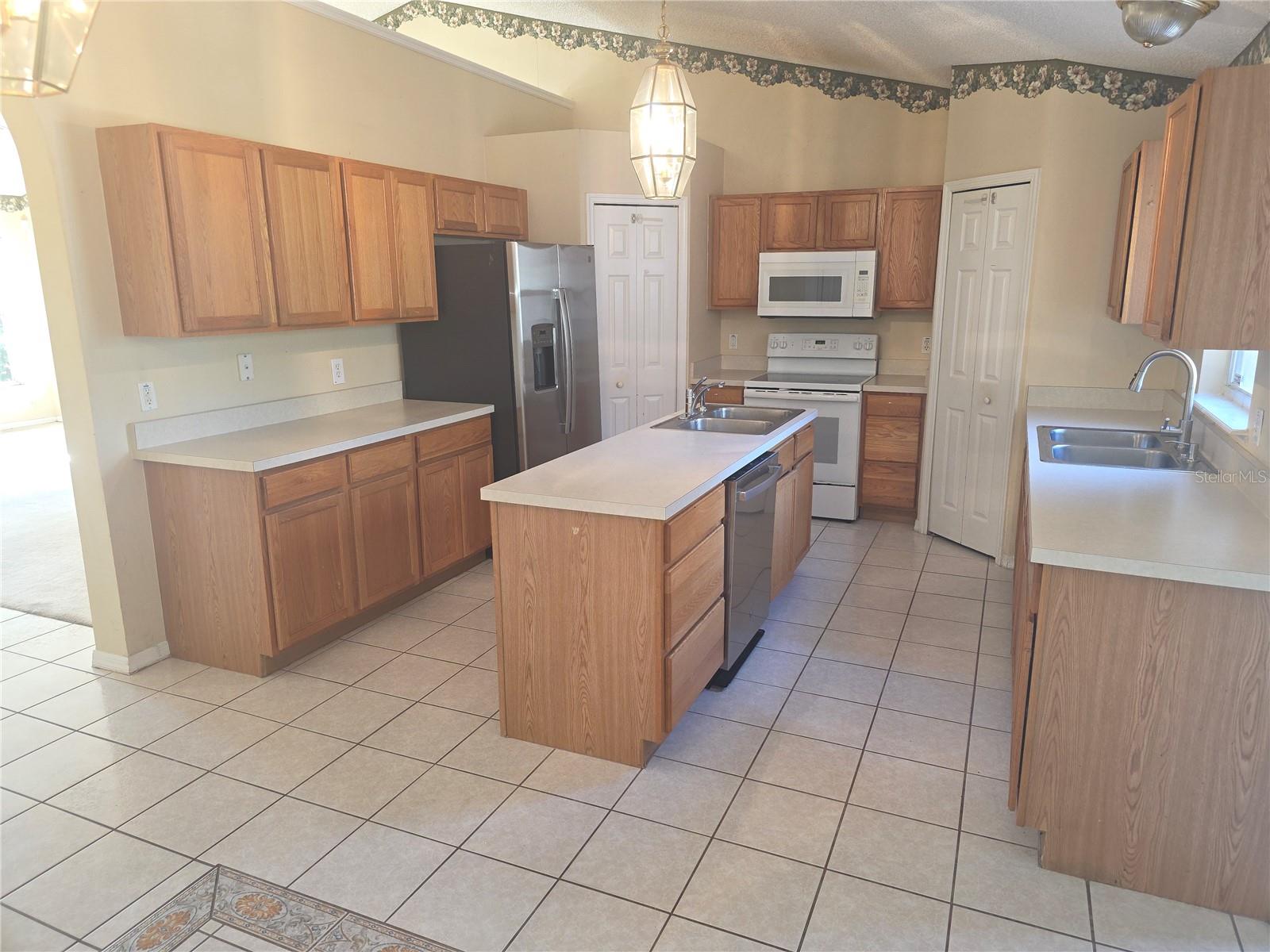 Image 3 of 22 For 10563 Marysville Street