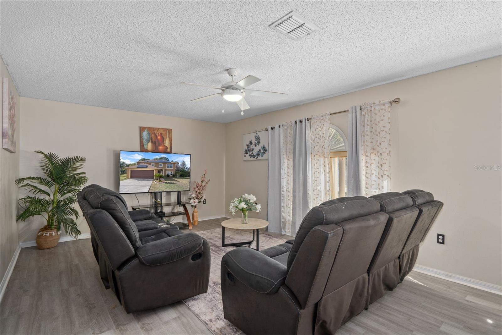 Image 16 of 52 For 2359 Gimlet Avenue