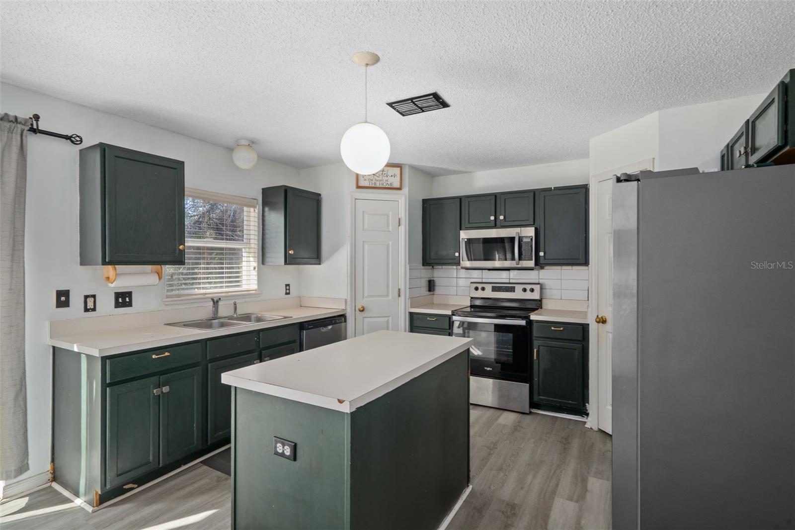 Image 21 of 52 For 2359 Gimlet Avenue