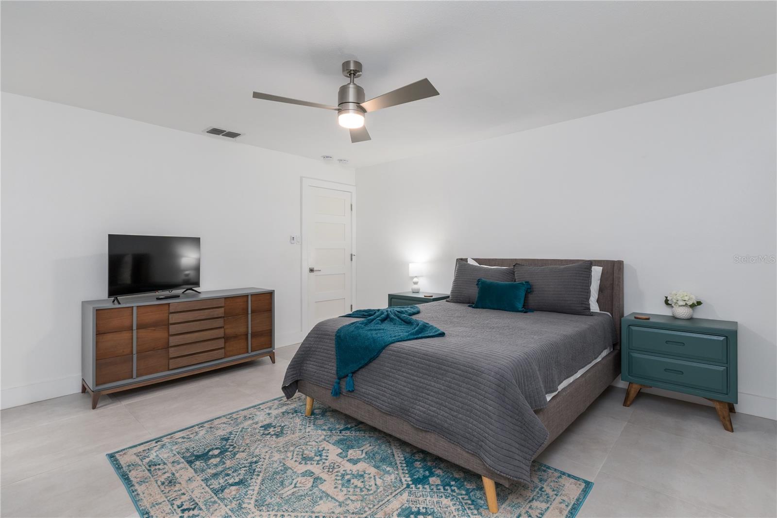 Image 16 of 34 For 400 Plover Place