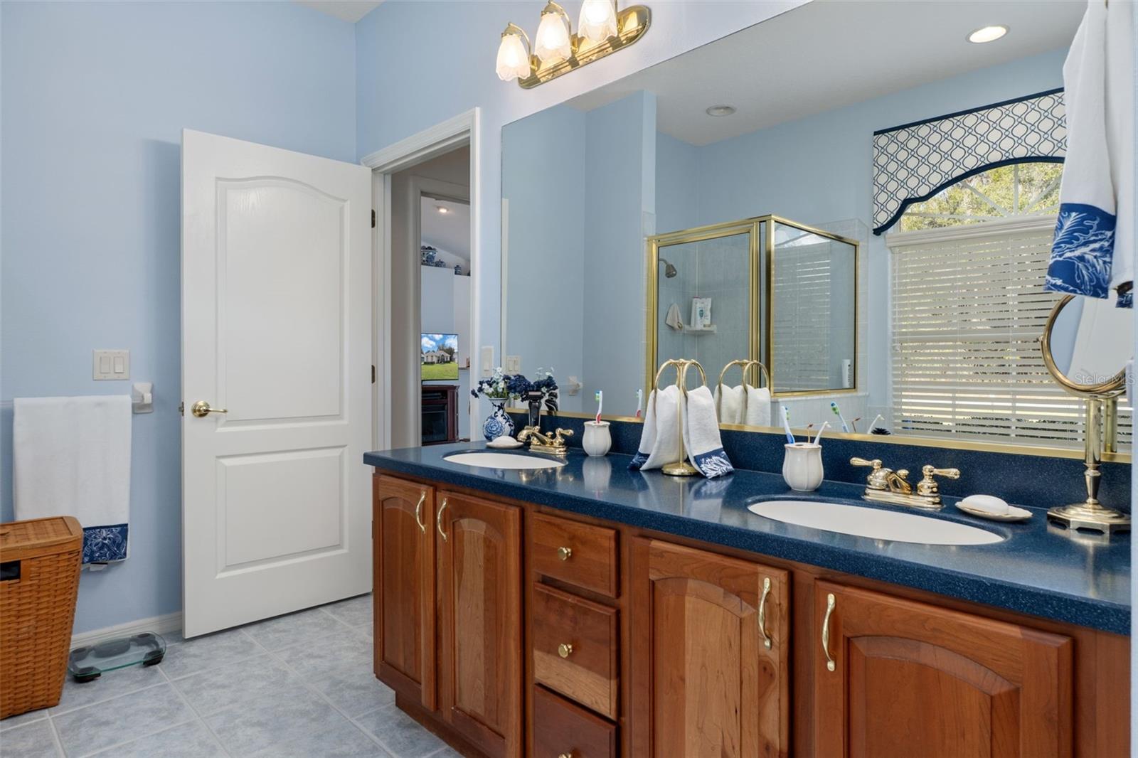 Listing photo id 8 for 2786 Canterbury Lake Drive