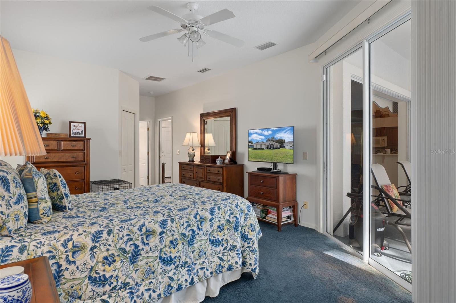 Listing photo id 9 for 2786 Canterbury Lake Drive