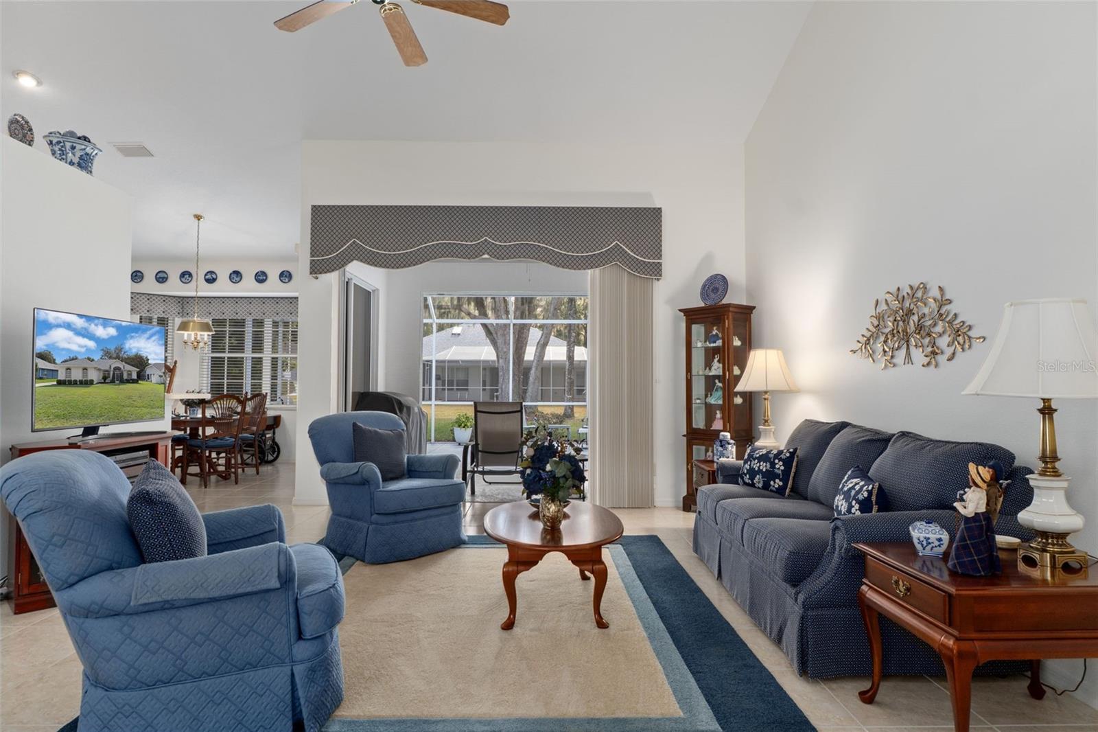 Listing photo id 10 for 2786 Canterbury Lake Drive