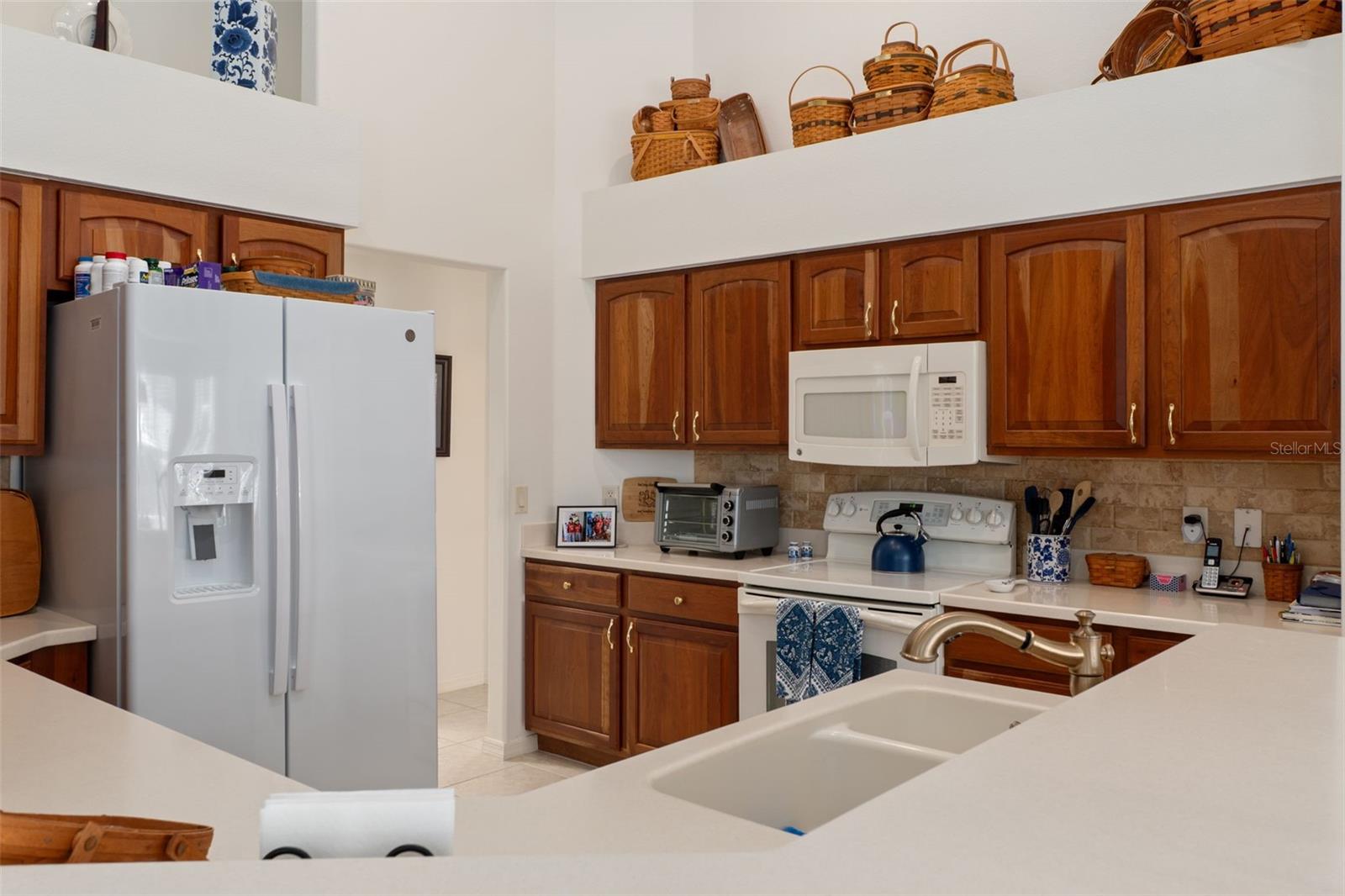 Listing photo id 11 for 2786 Canterbury Lake Drive