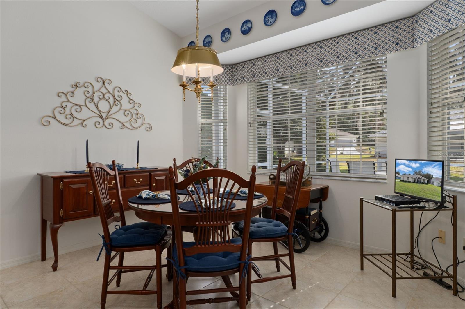 Listing photo id 14 for 2786 Canterbury Lake Drive