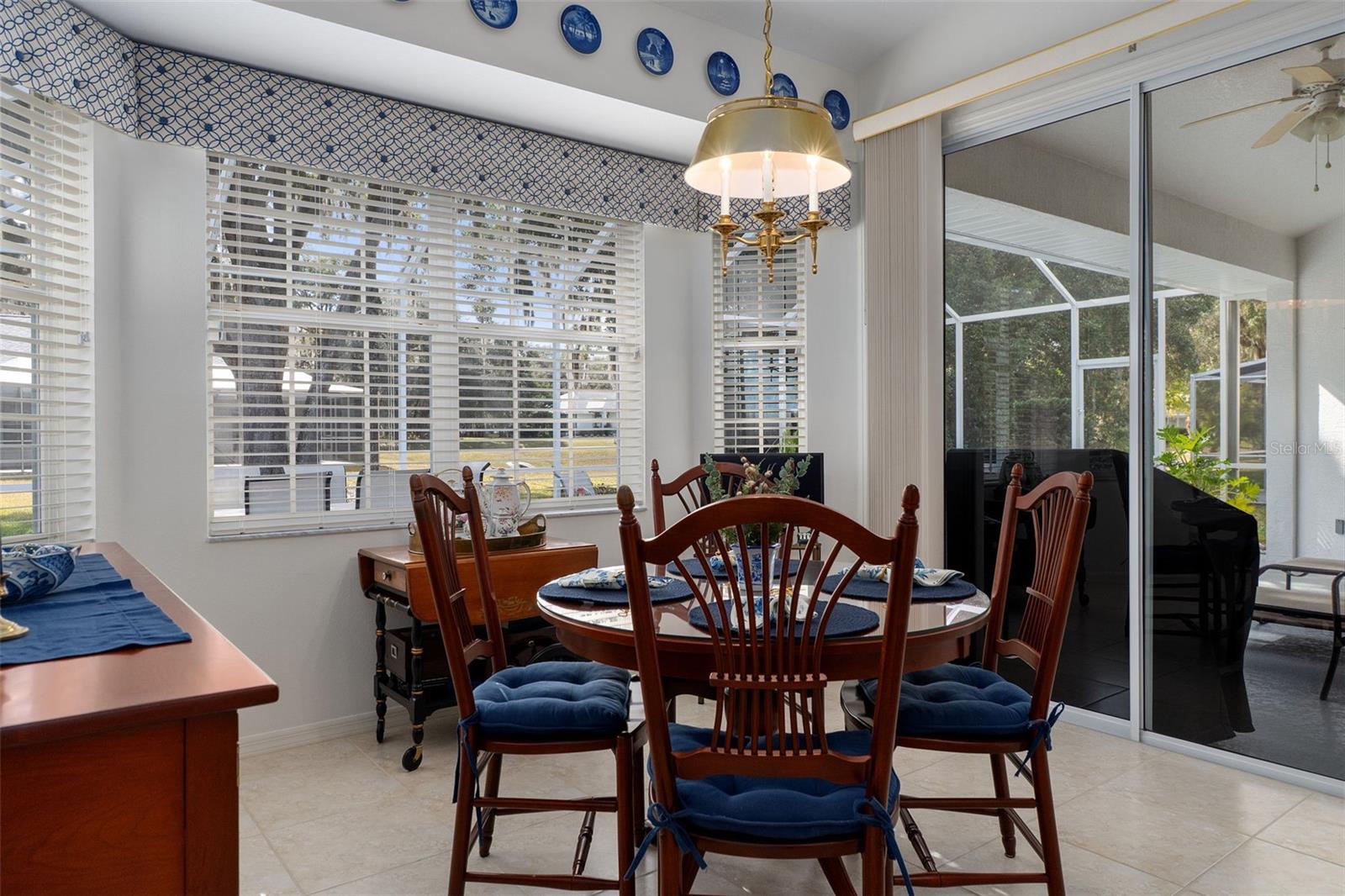 Listing photo id 15 for 2786 Canterbury Lake Drive