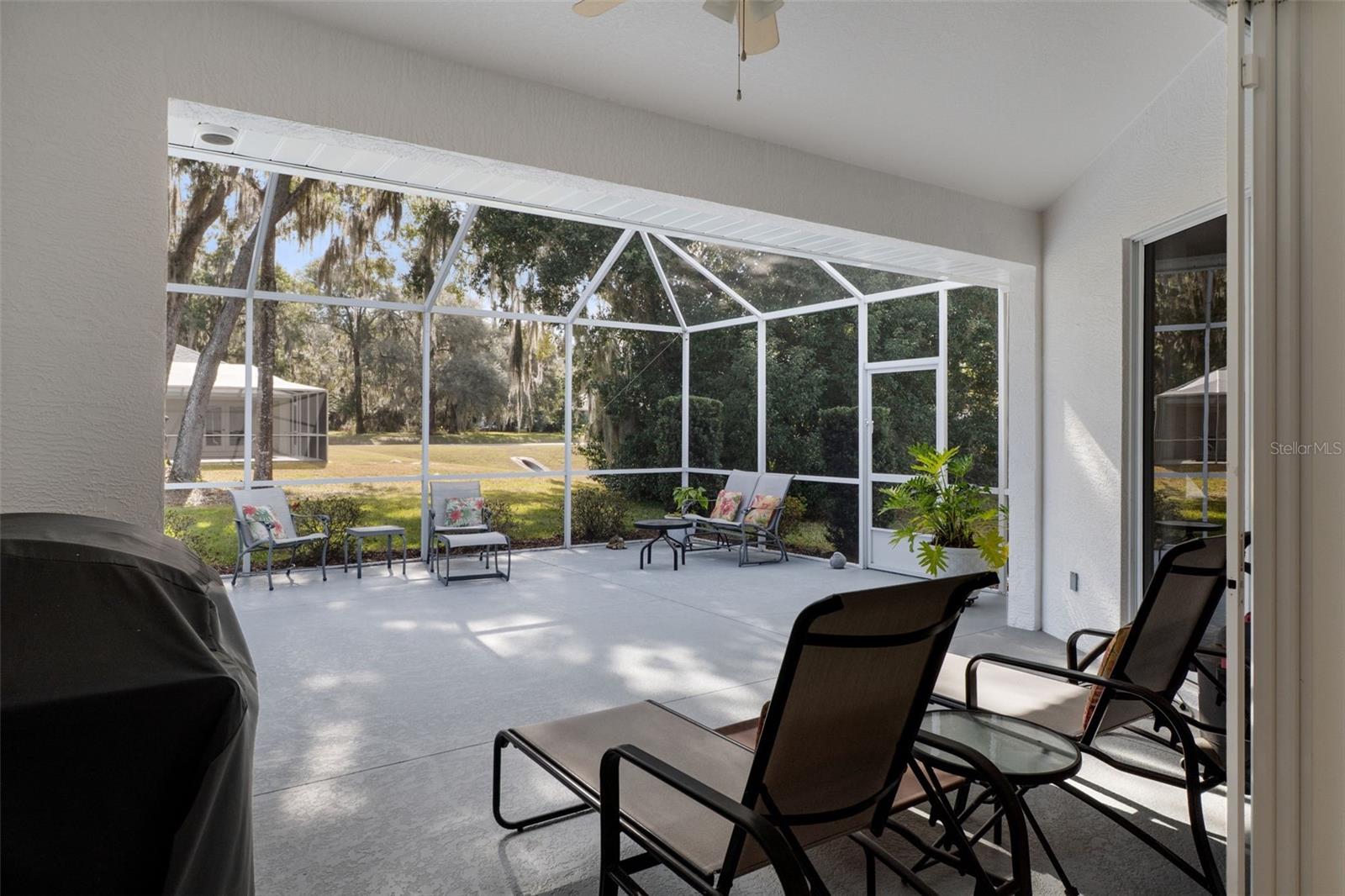 Listing photo id 18 for 2786 Canterbury Lake Drive