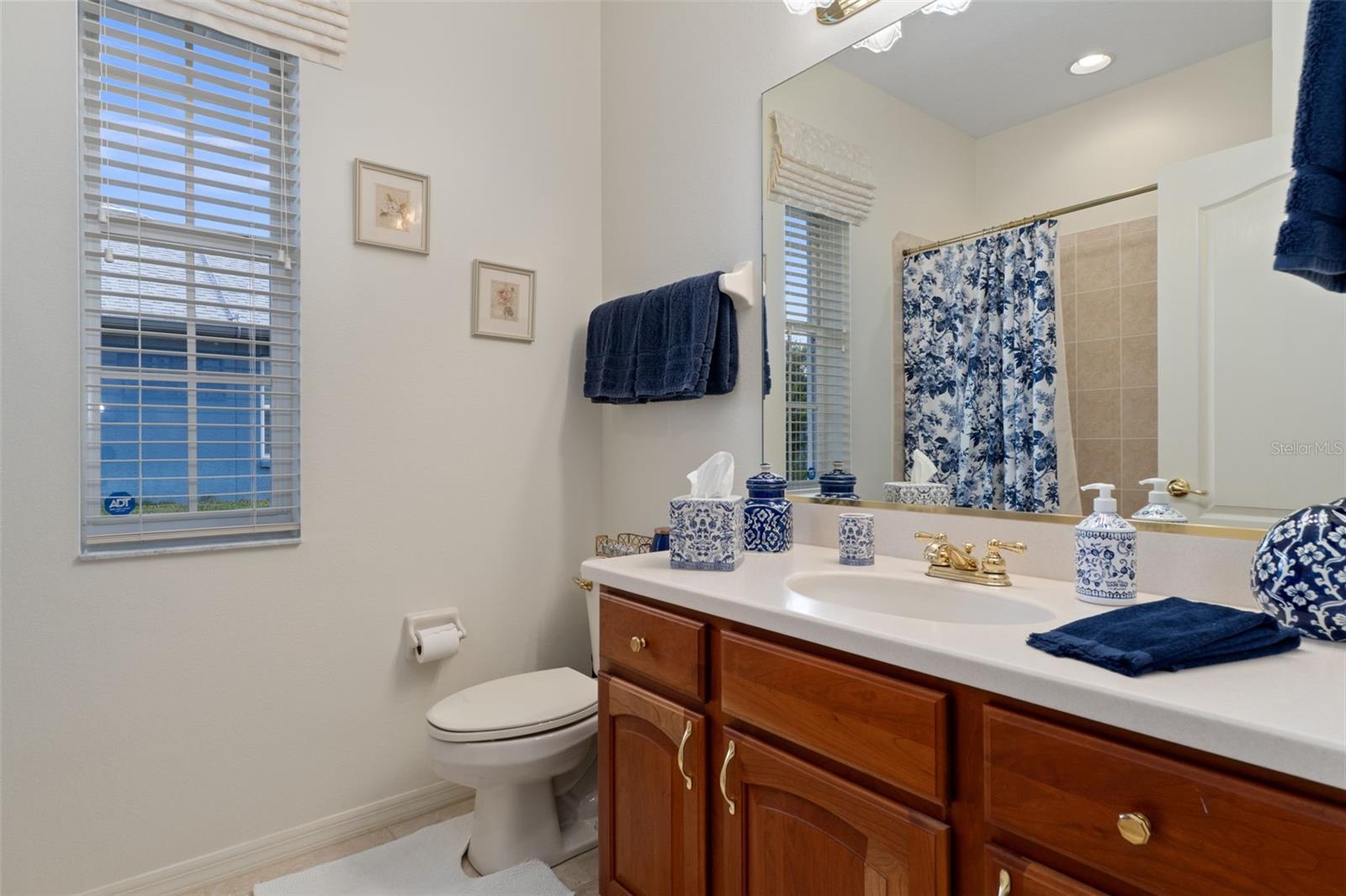 Listing photo id 24 for 2786 Canterbury Lake Drive