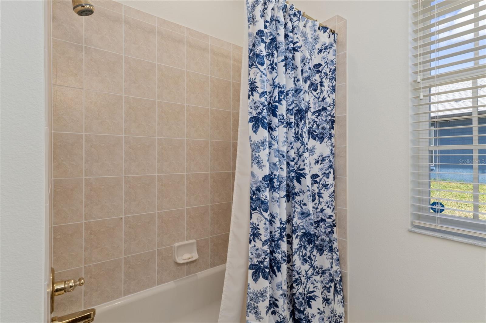 Listing photo id 25 for 2786 Canterbury Lake Drive