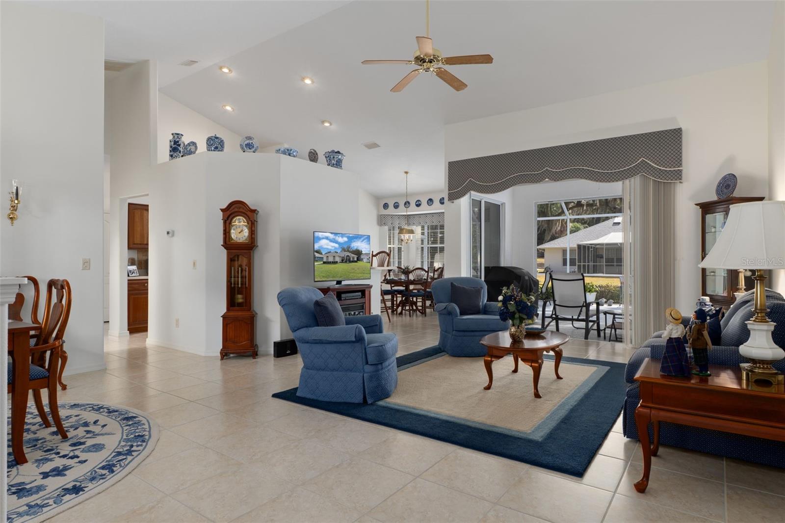 Listing photo id 1 for 2786 Canterbury Lake Drive