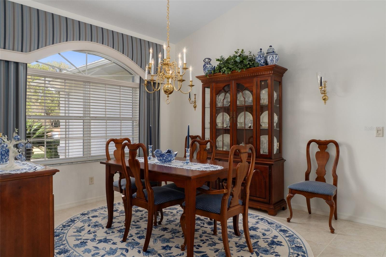 Listing photo id 2 for 2786 Canterbury Lake Drive