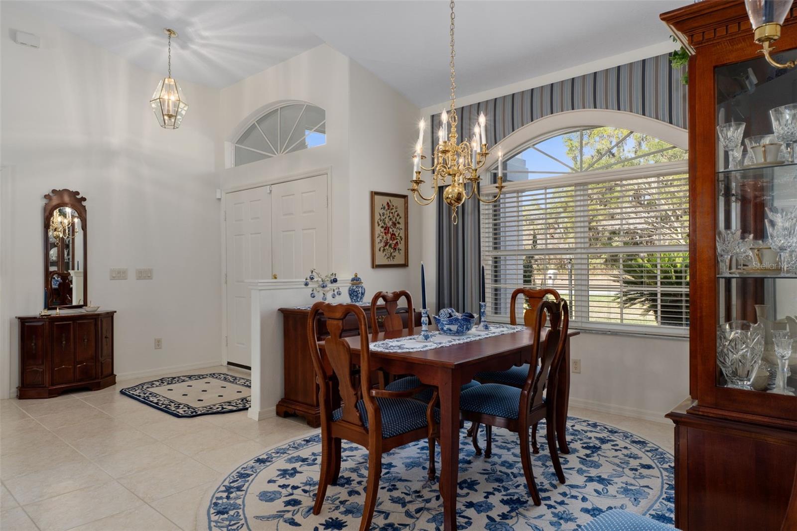 Listing photo id 3 for 2786 Canterbury Lake Drive