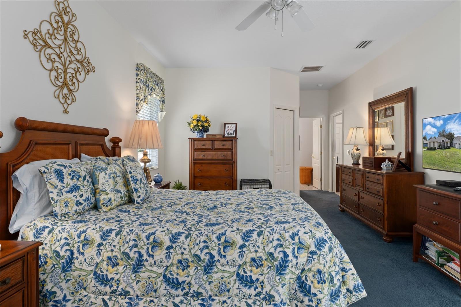 Listing photo id 6 for 2786 Canterbury Lake Drive