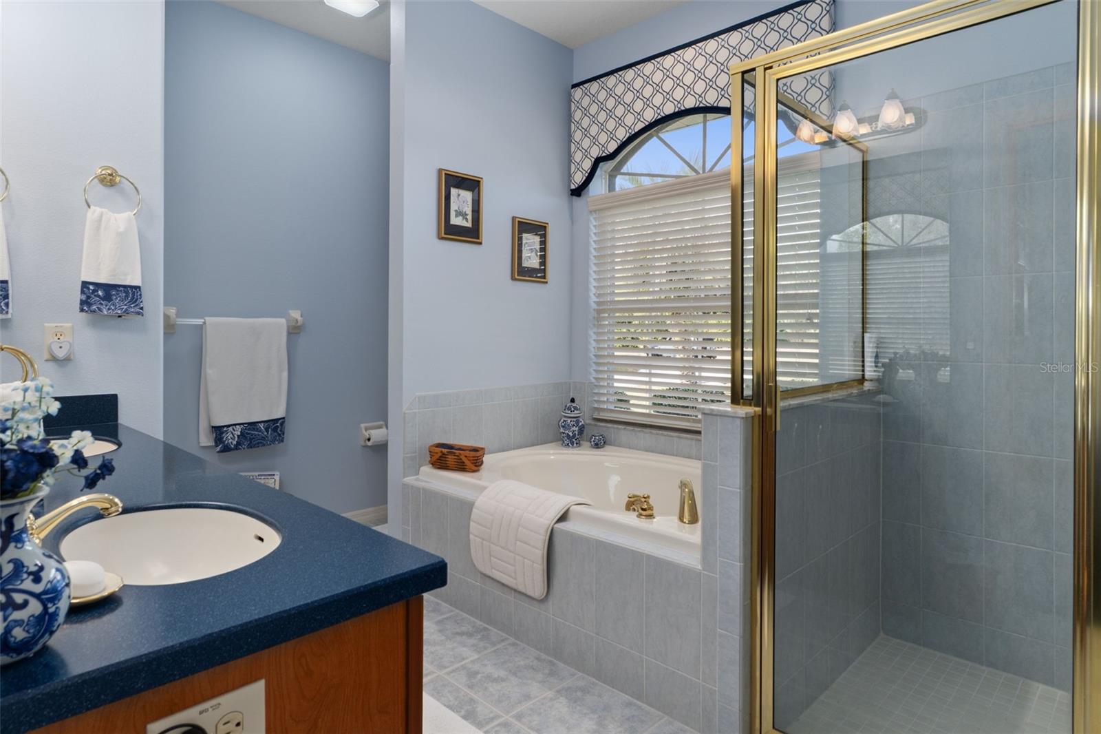 Listing photo id 7 for 2786 Canterbury Lake Drive