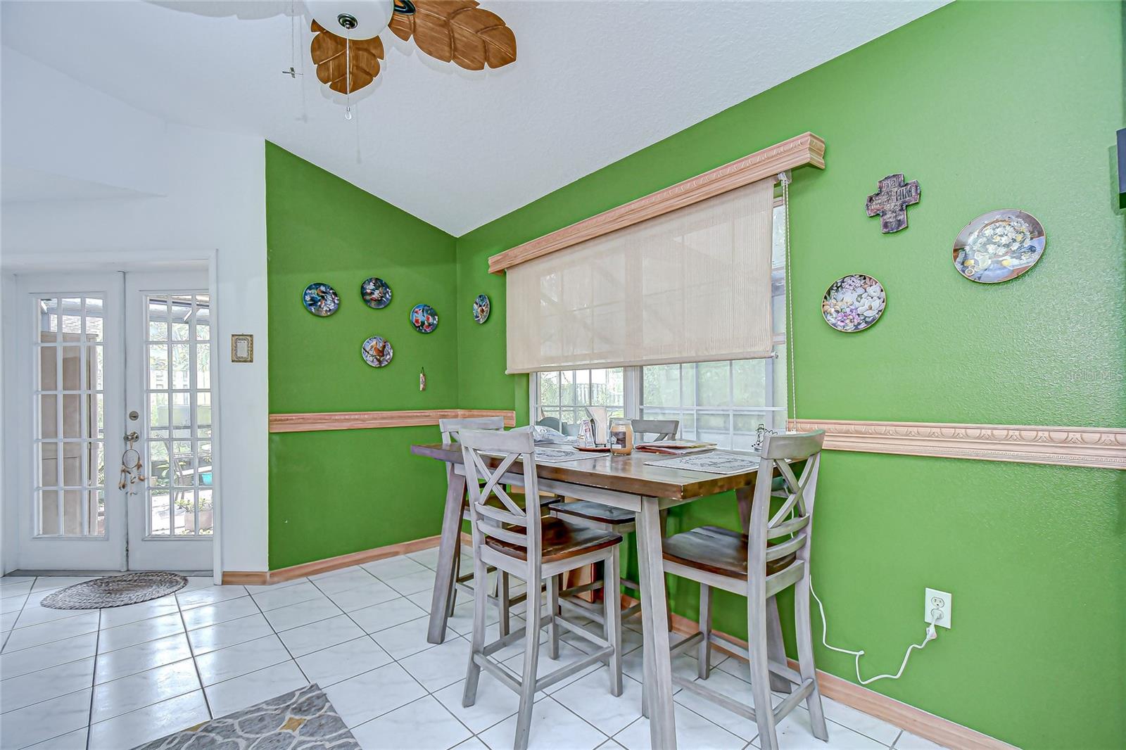 Image 10 of 49 For 6911 Oakcrest Way