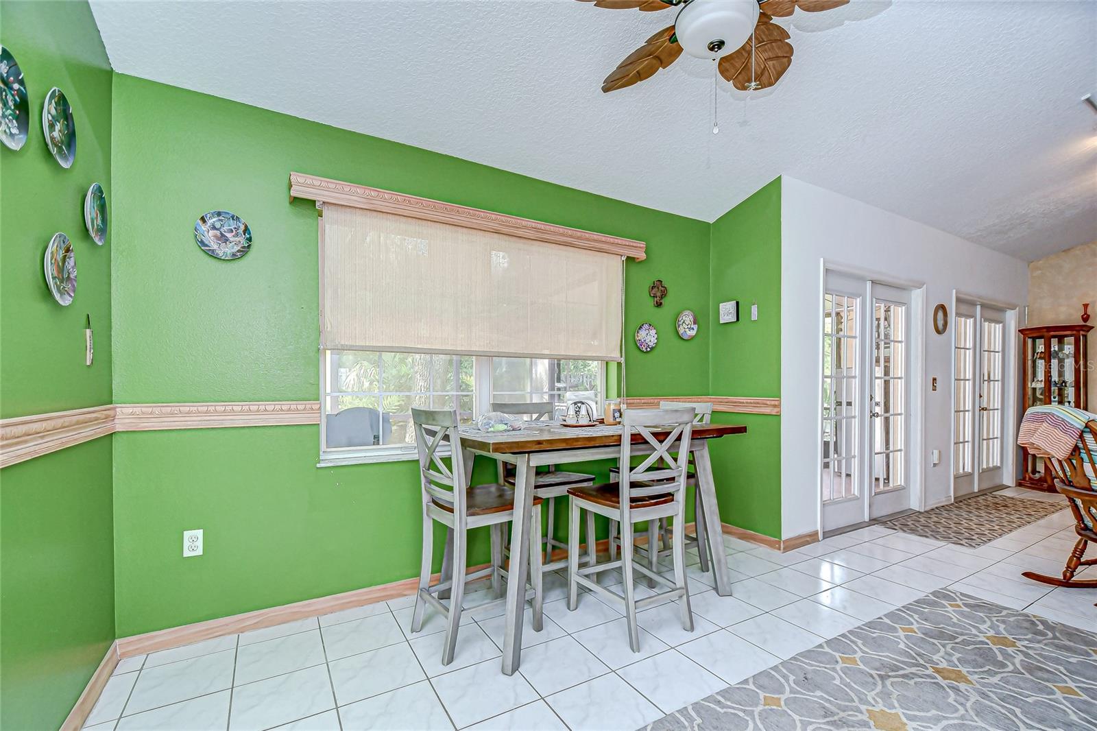 Image 11 of 49 For 6911 Oakcrest Way