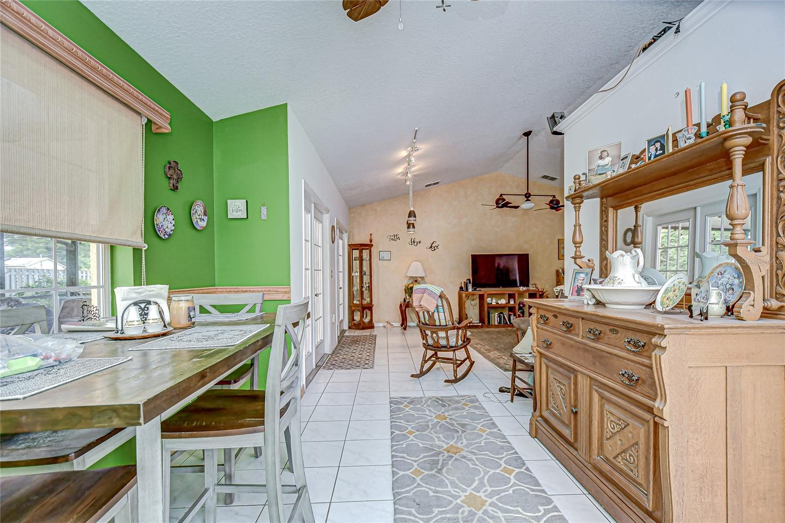 Image 12 of 49 For 6911 Oakcrest Way