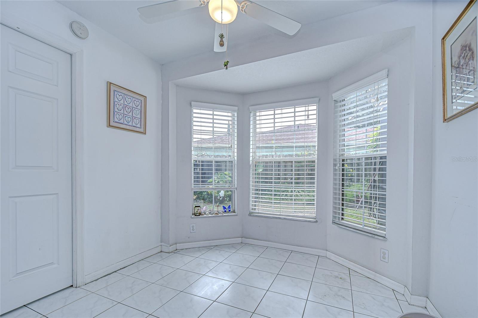 Image 13 of 49 For 6911 Oakcrest Way