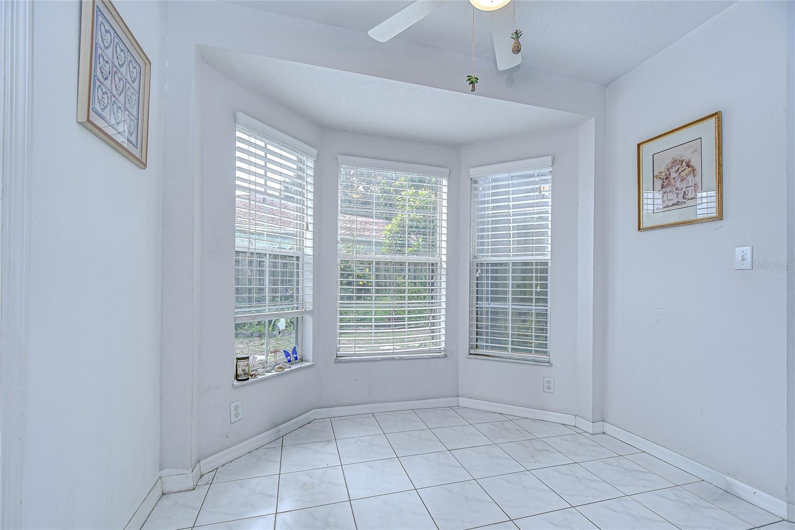 Image 14 of 49 For 6911 Oakcrest Way