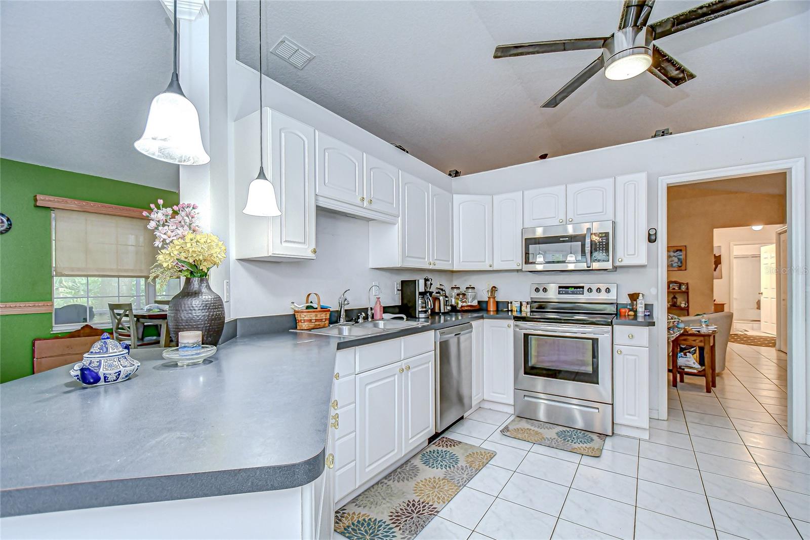 Image 16 of 49 For 6911 Oakcrest Way