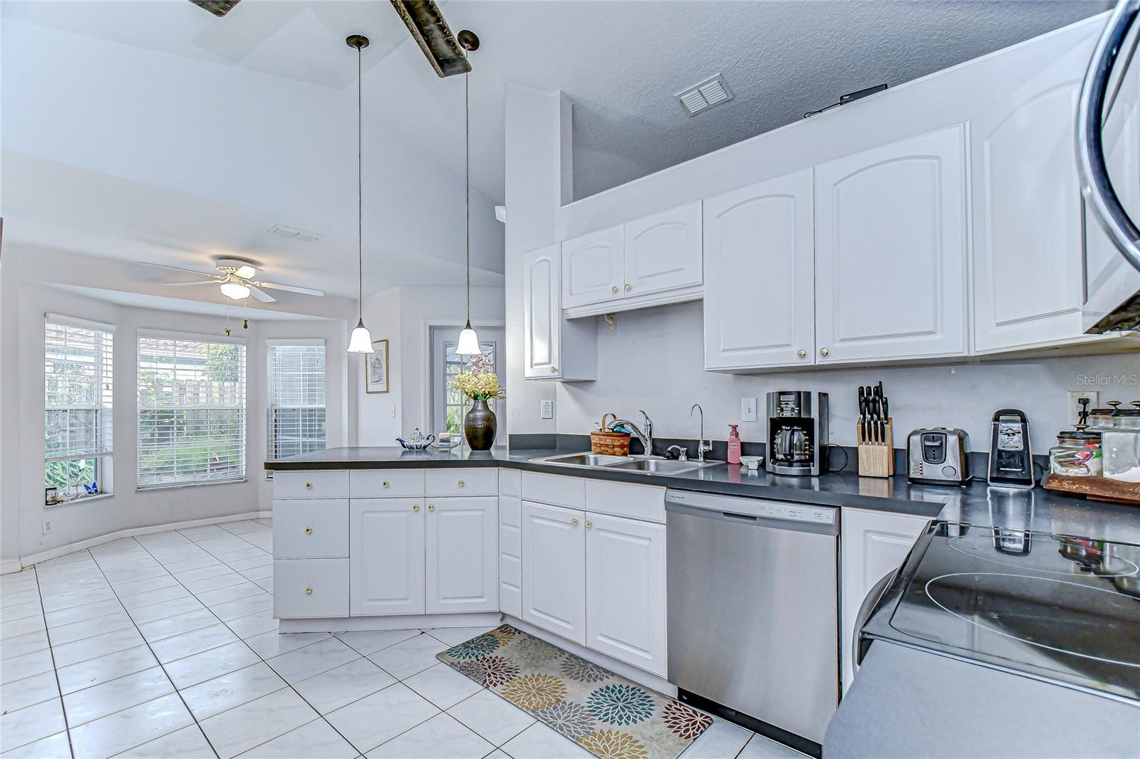 Image 18 of 49 For 6911 Oakcrest Way