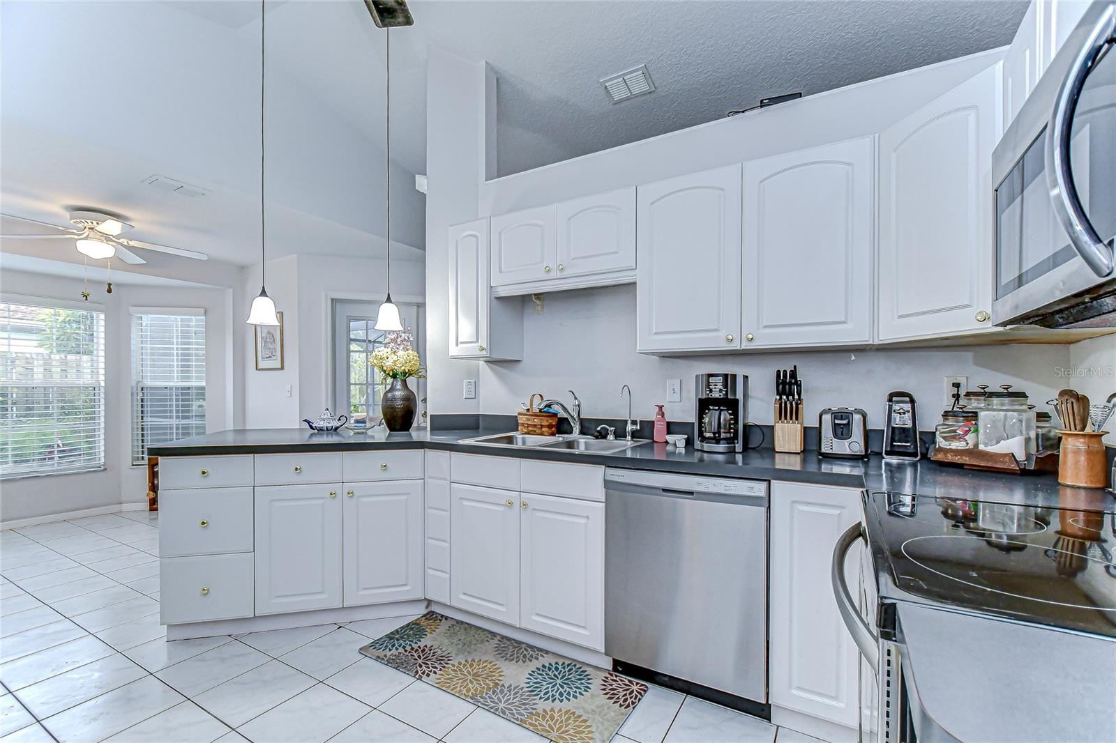 Image 20 of 49 For 6911 Oakcrest Way