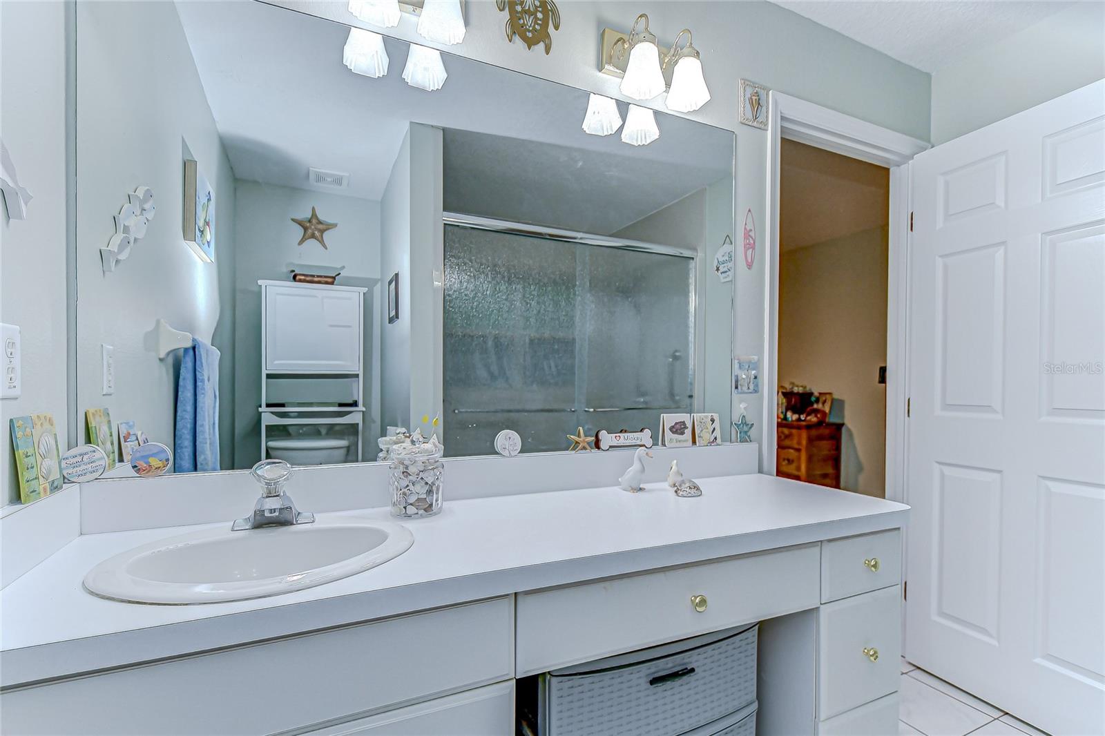 Image 30 of 49 For 6911 Oakcrest Way