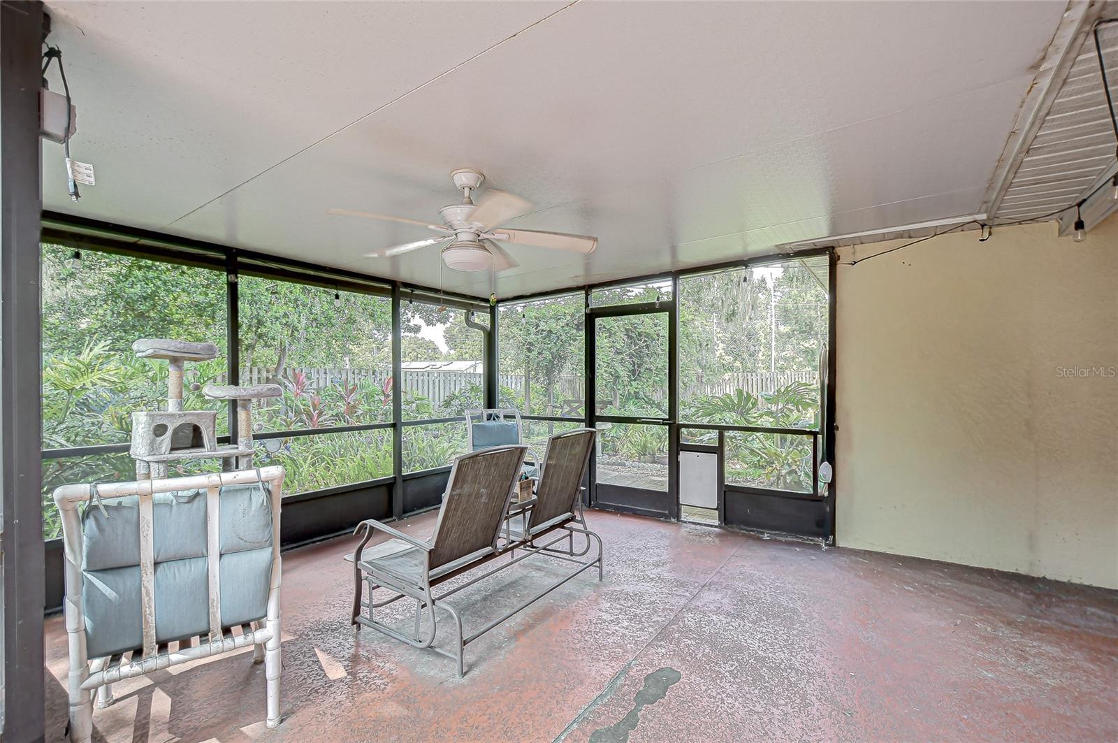 Image 33 of 49 For 6911 Oakcrest Way