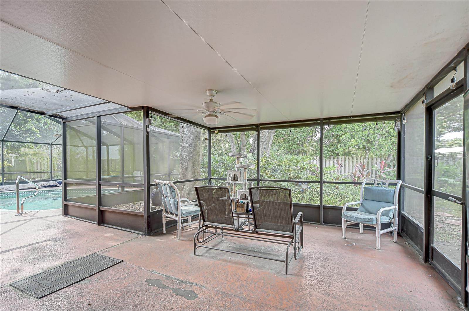 Image 34 of 49 For 6911 Oakcrest Way