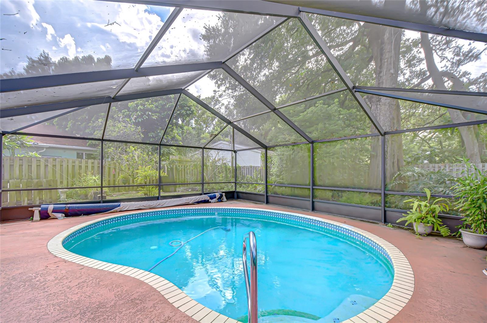 Image 35 of 49 For 6911 Oakcrest Way