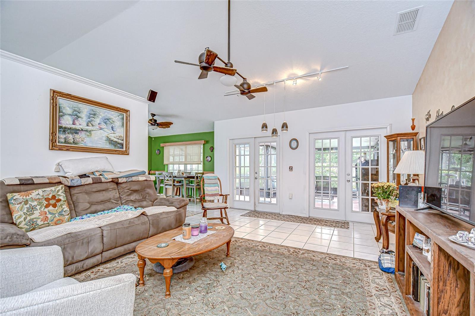 Image 6 of 49 For 6911 Oakcrest Way