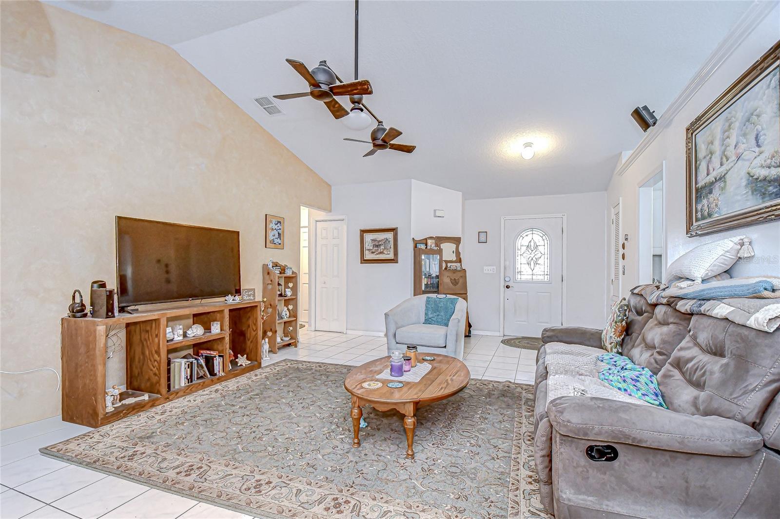 Image 8 of 49 For 6911 Oakcrest Way