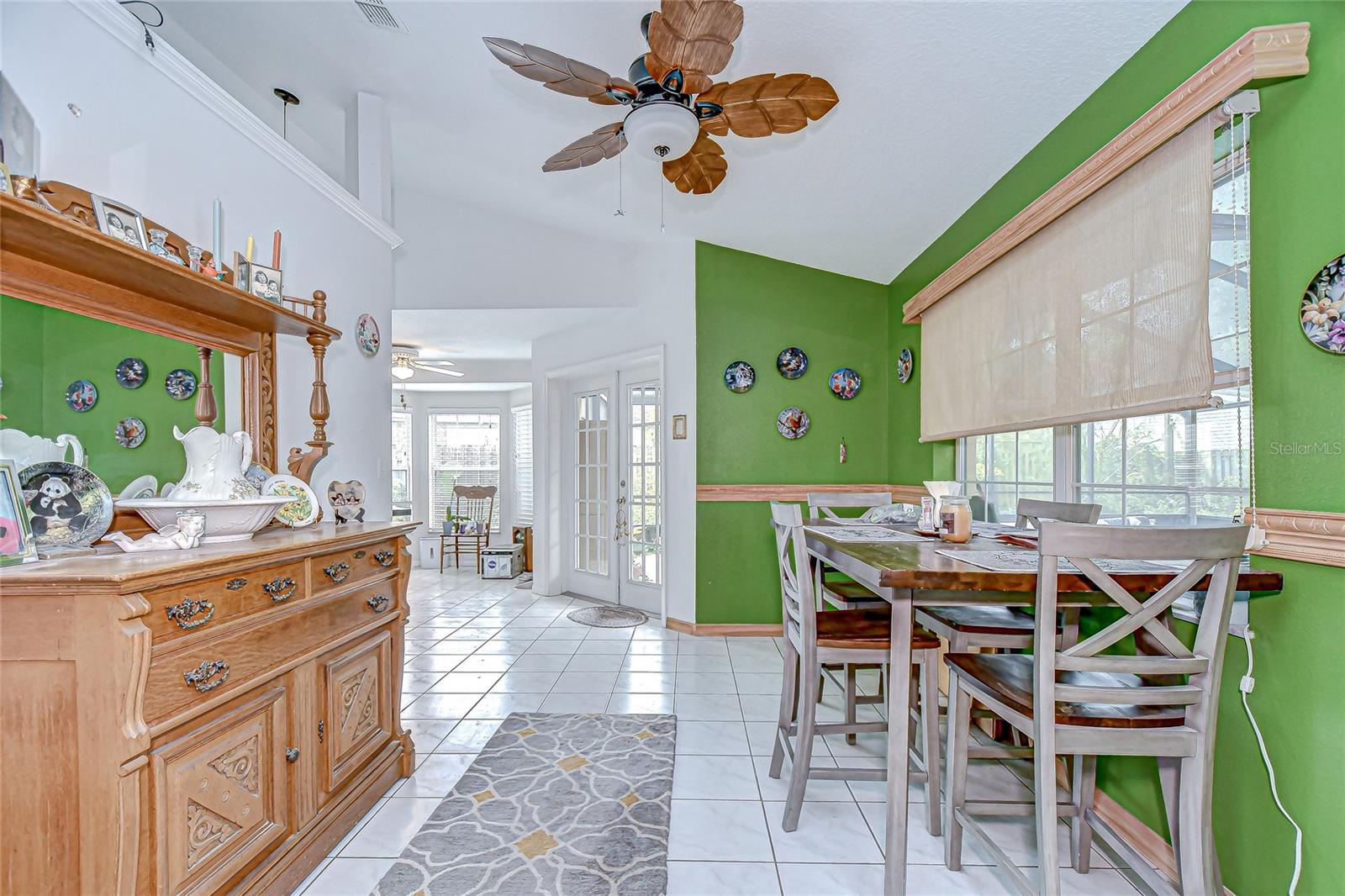 Image 9 of 49 For 6911 Oakcrest Way