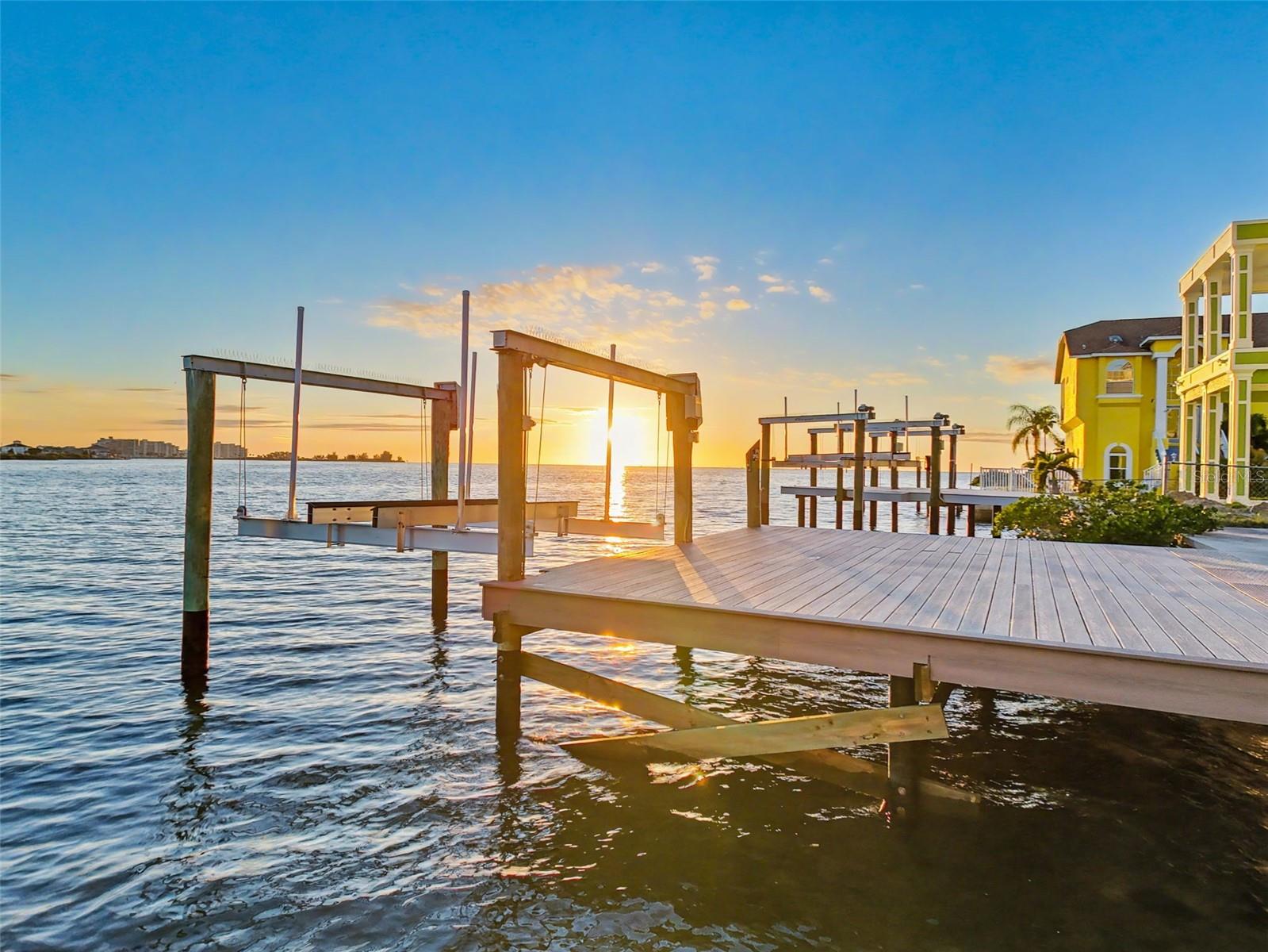 Image 3 of 43 For 6522 Seaview Boulevard